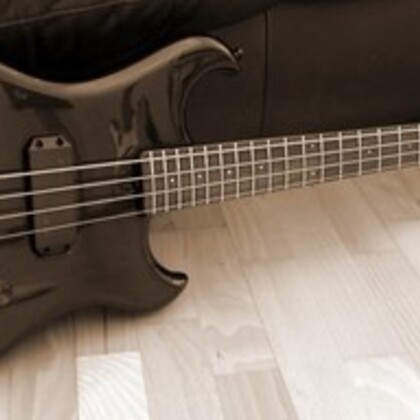 Bassiste pro cherche groupe ou petite formation