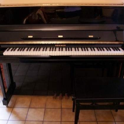 Vente Piano droit studio Hohner modèle 120 laqué noir