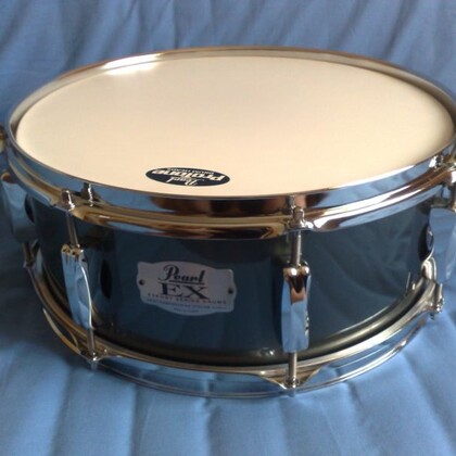 Vends caisse claire PEARL EX couleur gris anthracite 14x5,5