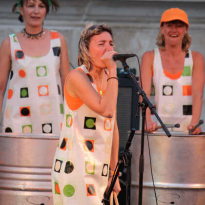 GROUPE UPPERCUT percussions industrielles au féminin !