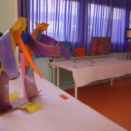 Donne cours d'arts plastiques