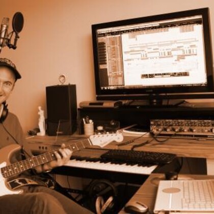 Donne COURS MUSIQUE (Piano, Synthé, Guitare, MAO), Enregistrement STUDIO