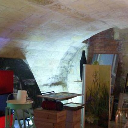 BX CENTRE LOCAL IDEAL POUR GALERIE OU ATELIER .