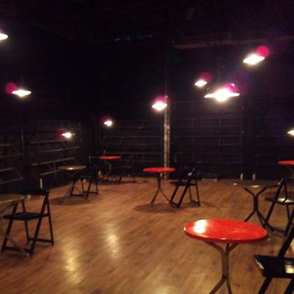A louer en partage - local 200 m2 bureau, salle de répétition, salle de spectacle (équipée lumière, son)