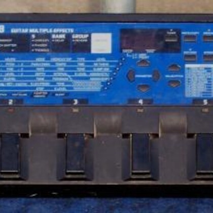 Pédalier guitare boss me8