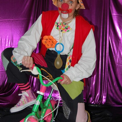 Clown et chanteuse fantaisiste à votre service