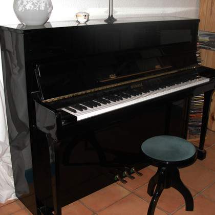 VENDS MAGNIFIQUE PIANO DROIT NOIR KEMBLE